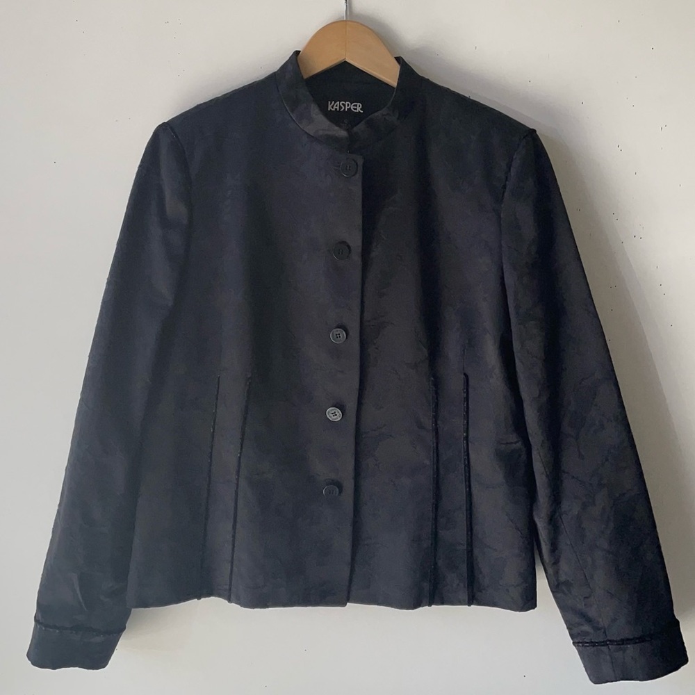 Kasper Ladies Black Asian Inspired
Collarless Cotton Blend Lux Jacket
Size 12